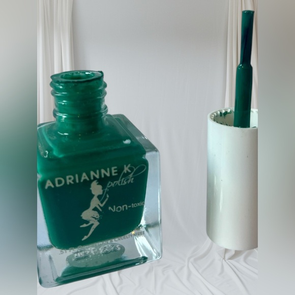 ADRIANNE K Nontoxic Emerald Green Nail Polish, Tiara! Durable. Christmas Nails 🎄 - Picture 7 of 8